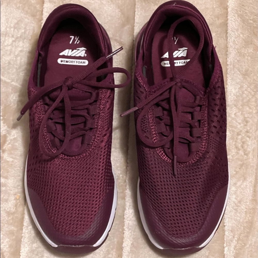 AVIA maroon tennis shoes